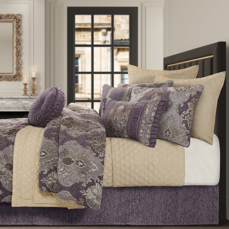 Dominique Comforter Set