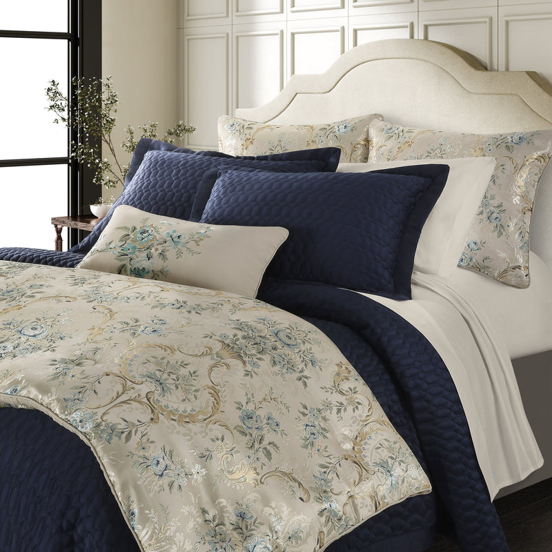 Jacqueline Comforter Set