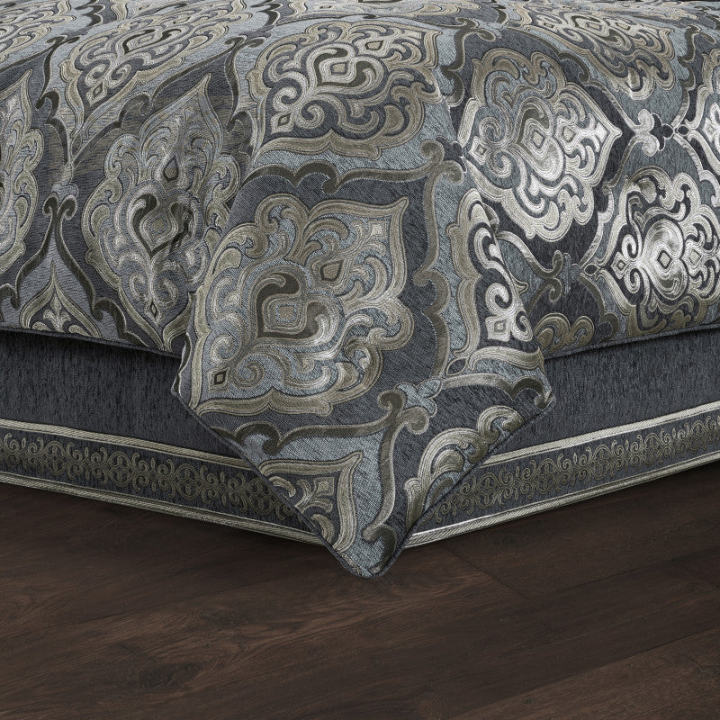 Amici Comforter Set