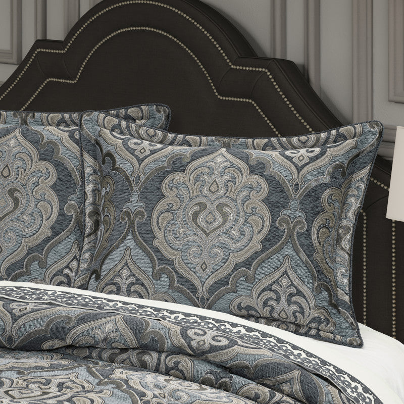 Amici Comforter Set