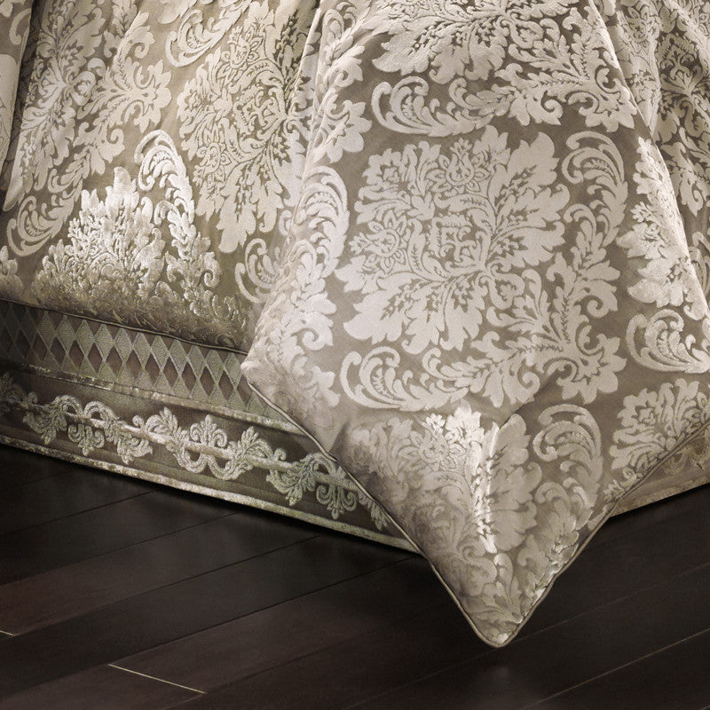 Bel Air Comforter Set