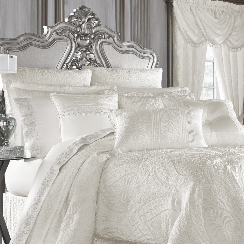 Bianco Comforter Set