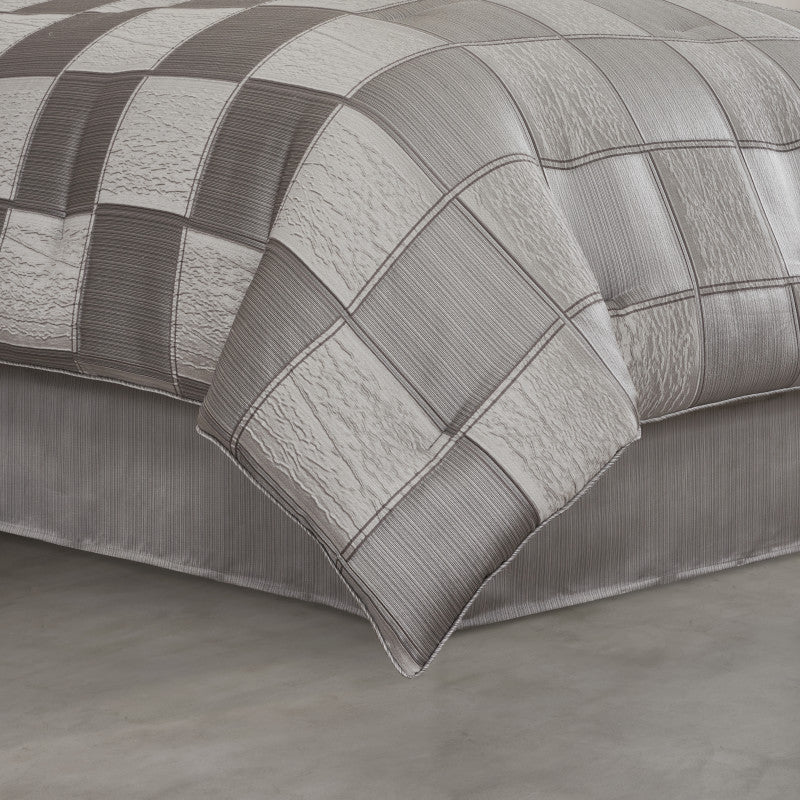 Brando Comforter Set