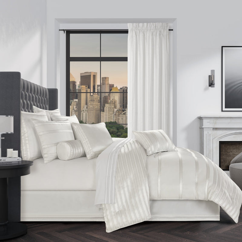 Calvari Comforter Set