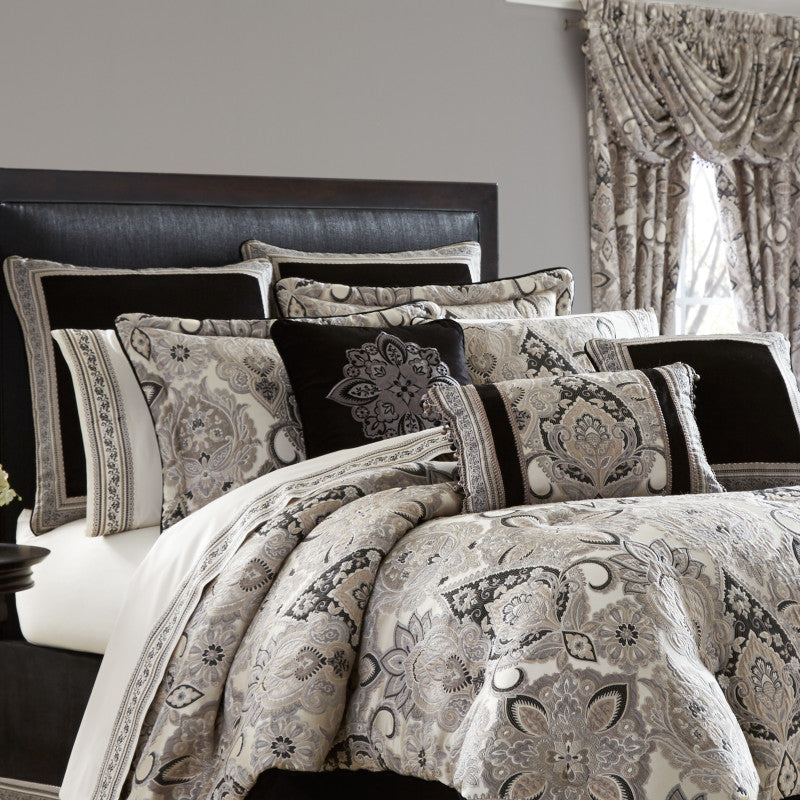 Guiliana Comforter Set