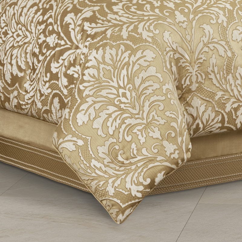 J. Queen New York Comforter Sets Aurelia Comforter Set