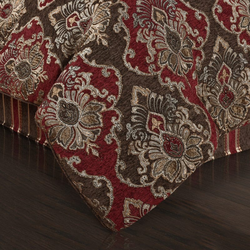J. Queen New York Comforter Sets Cerino Comforter Set