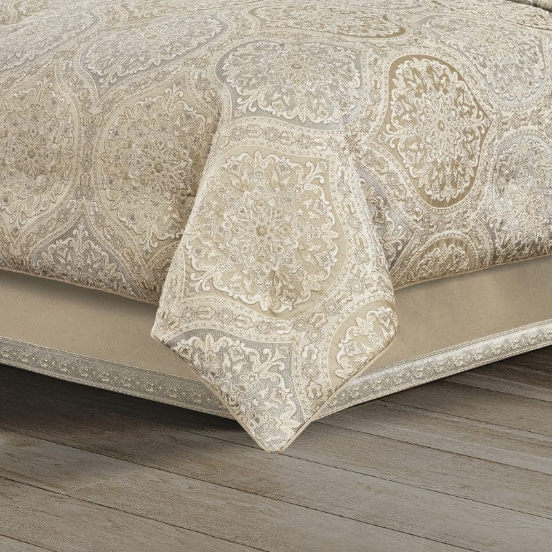 J. Queen New York Comforter Sets Romero Comforter Set