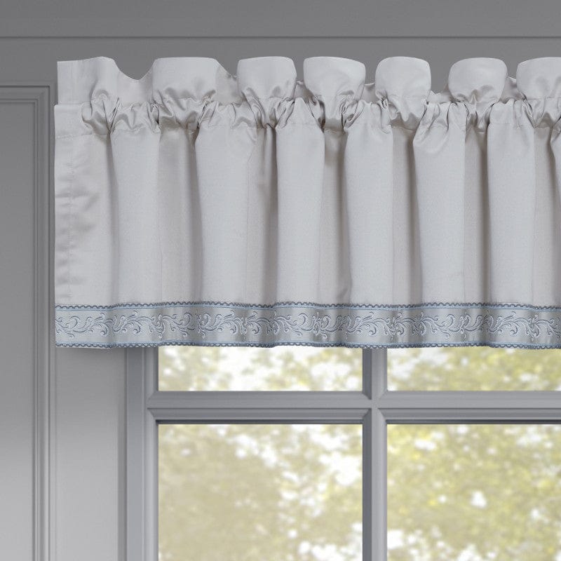 J. Queen New York Coordinate Window Boulevard Window Straight Valance