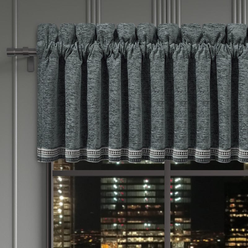J. Queen New York Coordinate Window Parallel Window Straight Valance