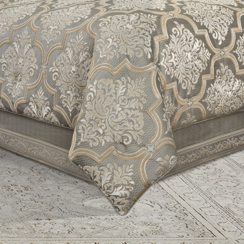 Martina Comforter Set