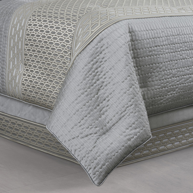 Metropolitan Comforter Set
