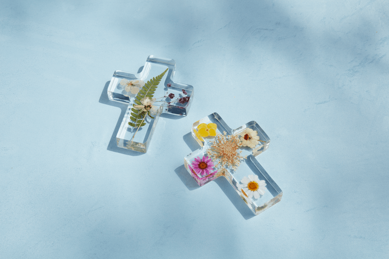 MudPie Unclassified Dried Flower And Fern Resin Cross