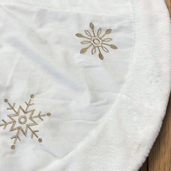 Old World Christmas 48" Ivory Snowflake Embroidered Tree Skirt with  Faux Fur Trim