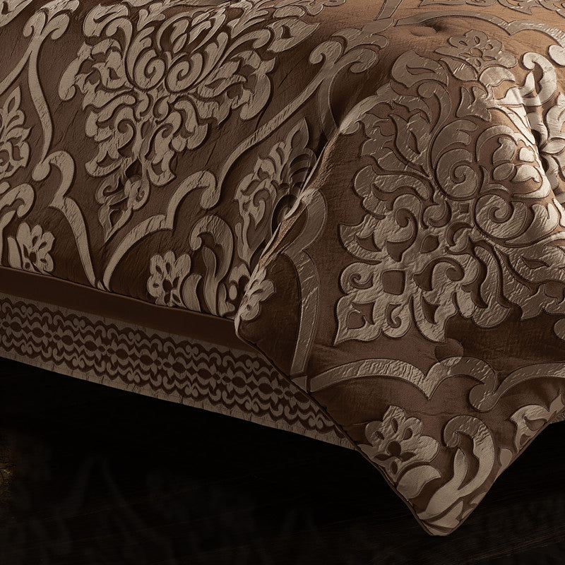 Surano Comforter Set