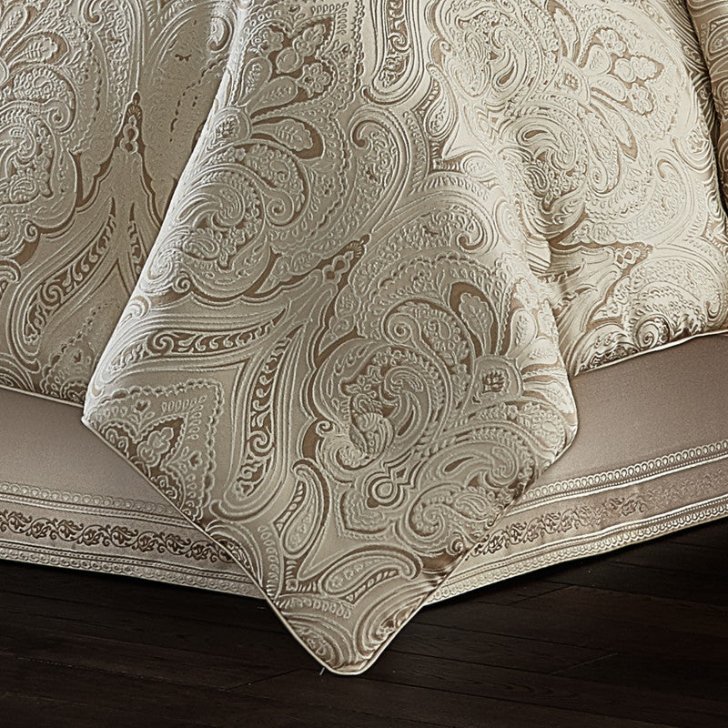 Trinity Comforter Set